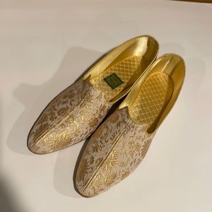 Daniel Green beautiful vintage slippers.